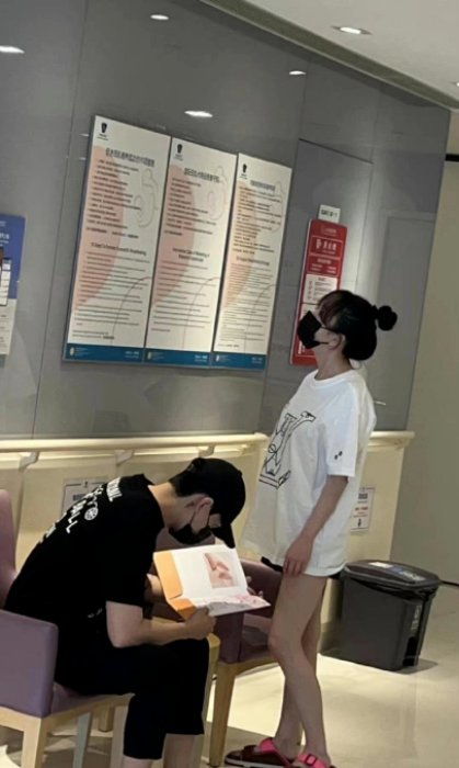 網友曝張檬金恩圣現身婦產科 女方小腹隆起疑懷孕